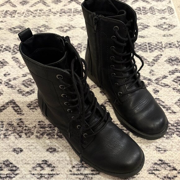 EUC black lace up combat boots, women's size 7 - Picture 3 of 3